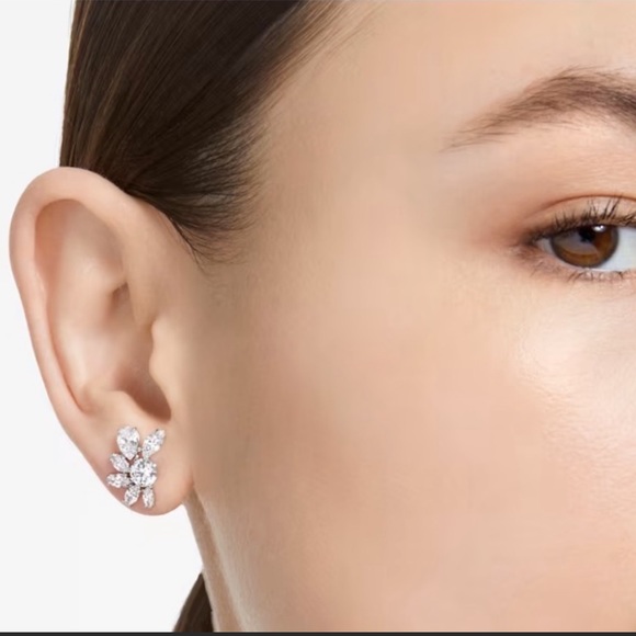 Swarovski Crystal Gema Flower Stud Earrings - Picture 2 of 5